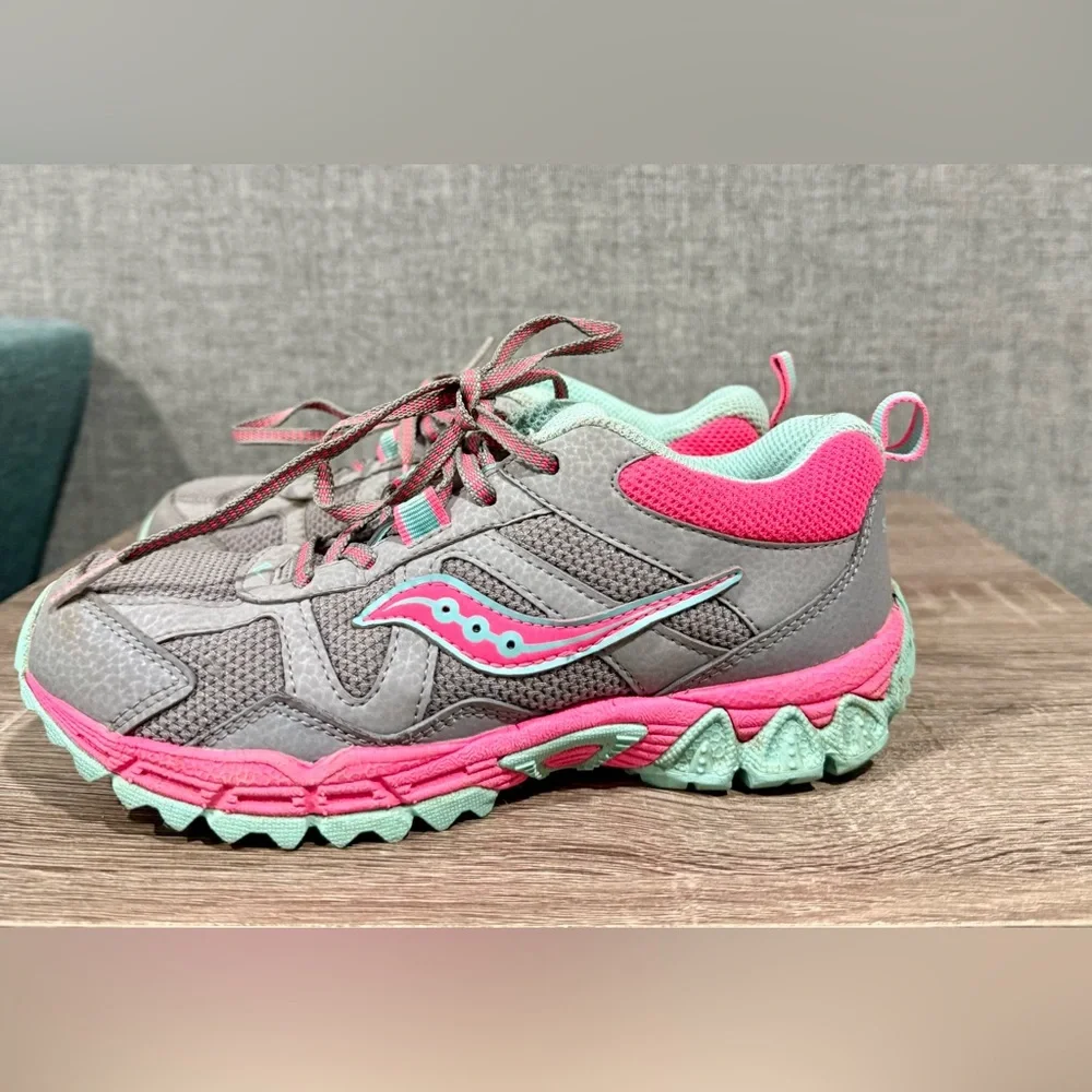 Saucony Sneakers Kids “Escape”. Great condition. Little girls size 1. Lace tie - Picture 6 of 9